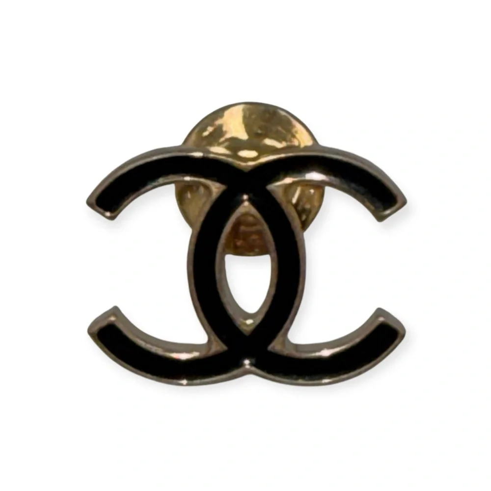 Chanel CC Logo Brooch – Gold Tone & Black Enamel with Box + COA - Picture 2 of 11